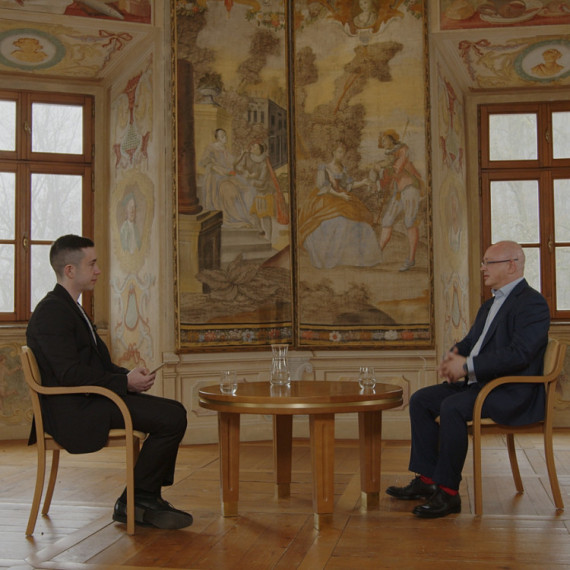 Strateško vplivanje in krhkost demokratične razprave