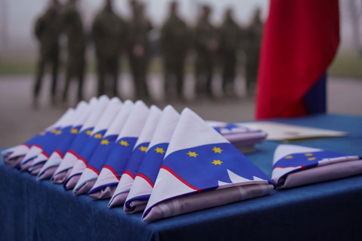 Varnost brez iluzij: Slovenija na presečišču hibridnih konfliktov