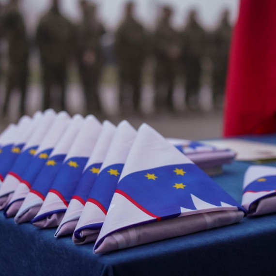 Varnost brez iluzij: Slovenija na presečišču hibridnih konfliktov