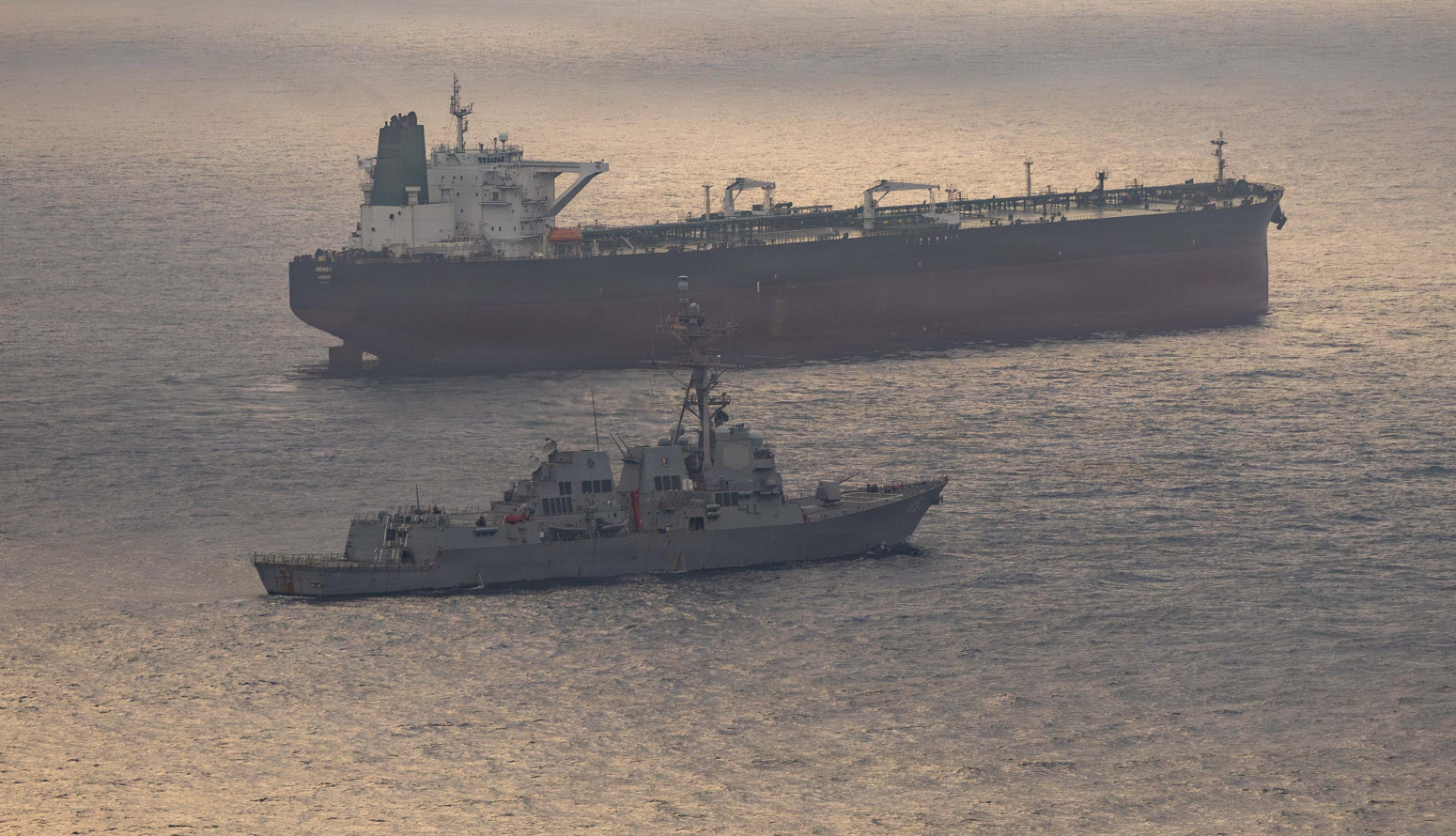 Krhek premor v Zalivu: zakaj ameriško-iranski dogovor še ni celovita rešitev