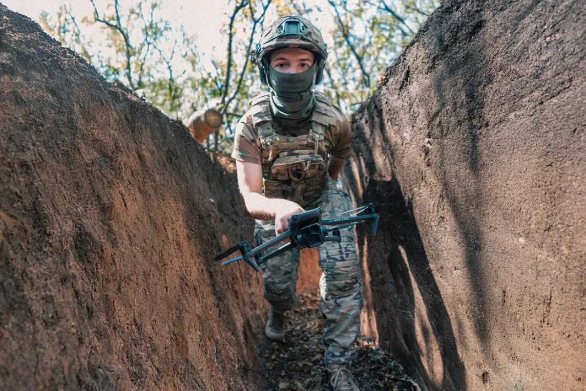 Ukrajinska dronska lekcija za NATO: pet kilometrov, ki lahko odločijo vojno